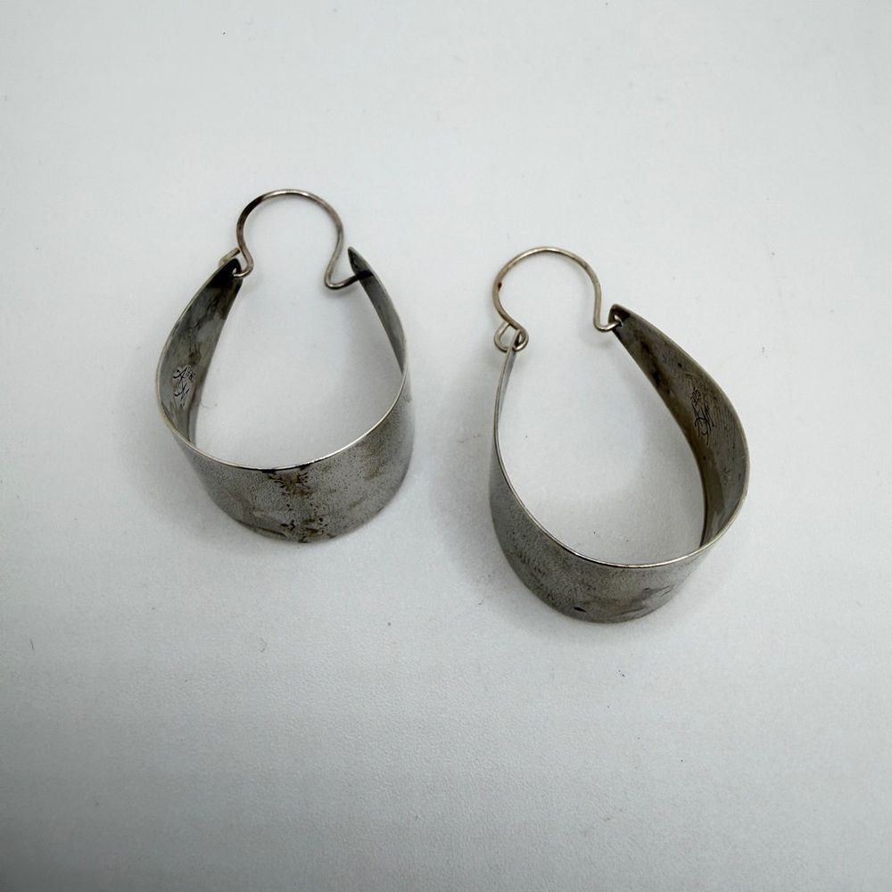 ~1.75 long Sterling silver marked "AM" lightweight dangle earrings!‎